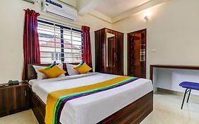 Itsy Hotels Rain Tulsi Stayz, Palarivattom Junction